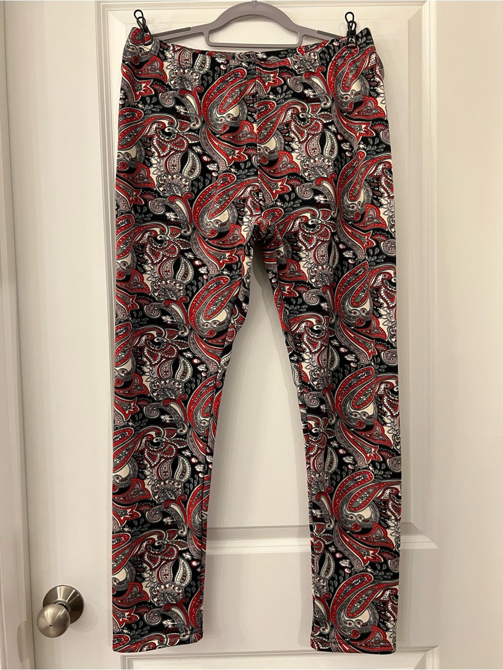 “Just Cozy” Women’s Fleece Lined, Super Soft Paisley Print Leggings — Like New